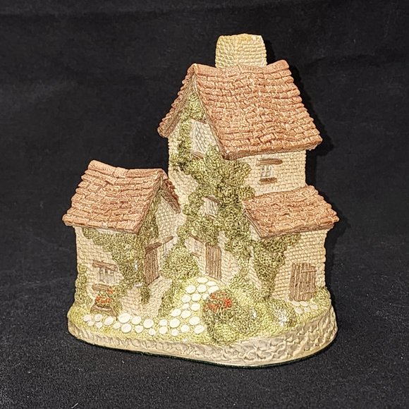 Ivy Cottage by David Winter - Picture 1 of 3